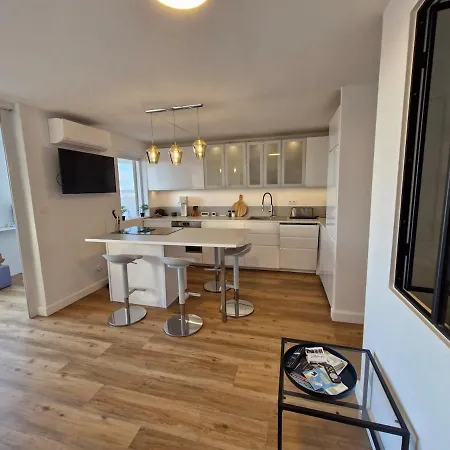 Un Petit Nid Equipe Apartment *